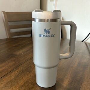 Light grey/blue Stanley